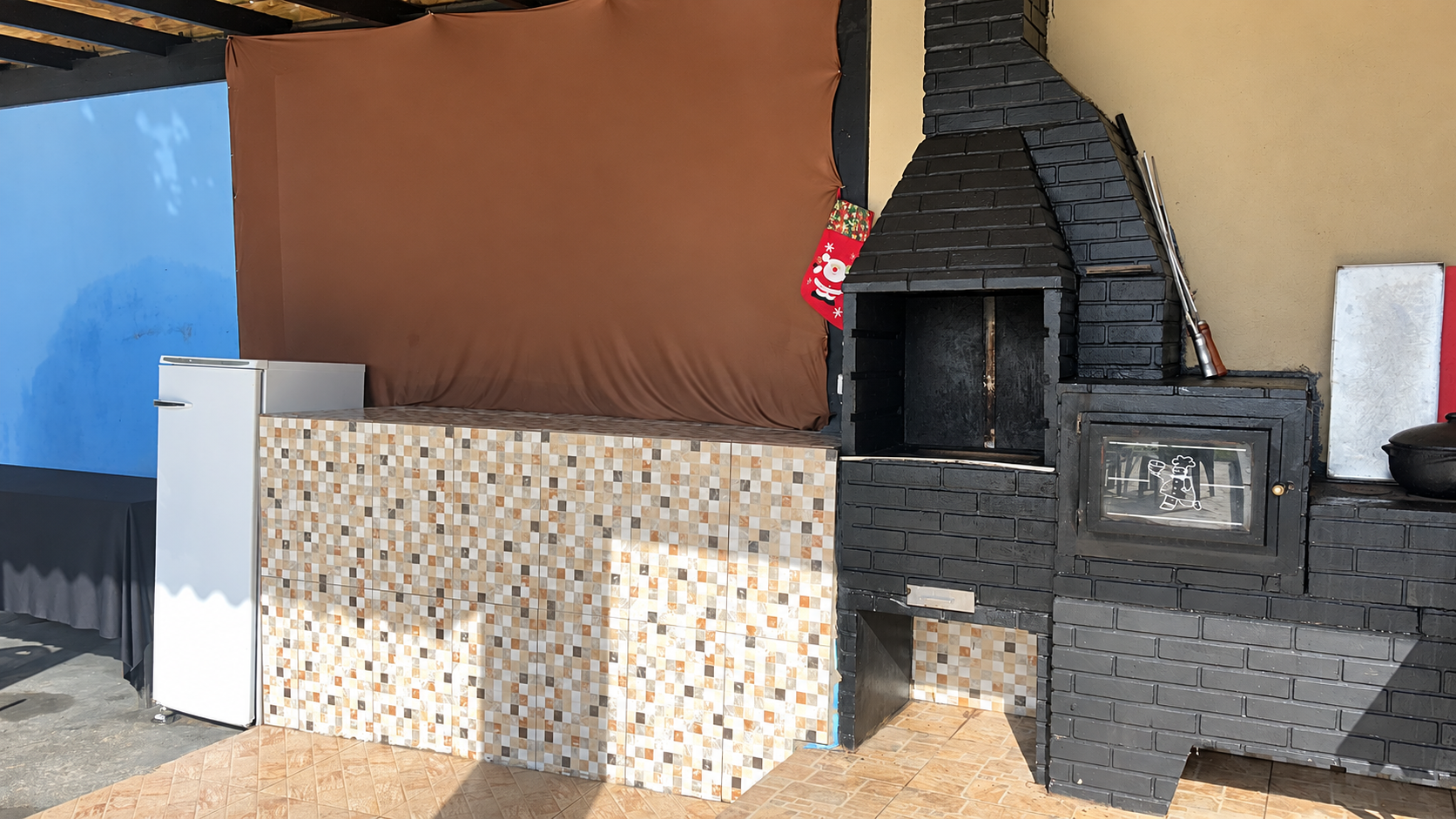 Churrasqueira e forno a lenha na área gourmet